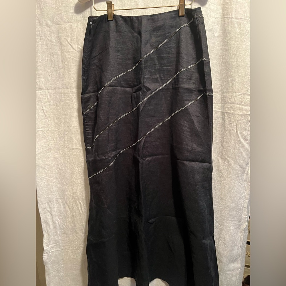 Koan linen shirt in black with 3 white zigzag stripes. Flair bottom. Size 6.